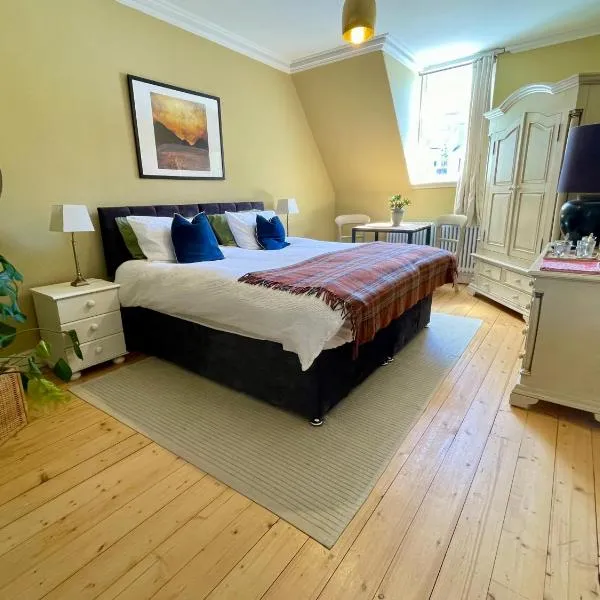 Room 2, Wedale House، فندق في Stow