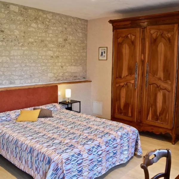 Le Vieux Noyer, hotel di Réaux