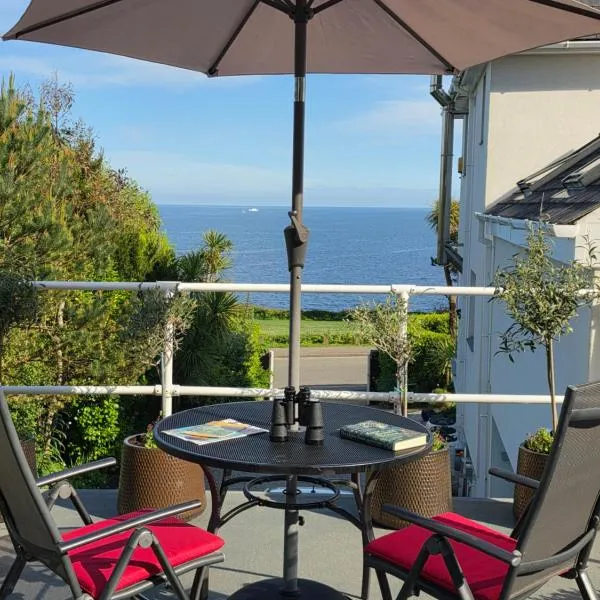 Blue Hills Luxury Apartment, Bay Front with Parking, hotel in Falmouth