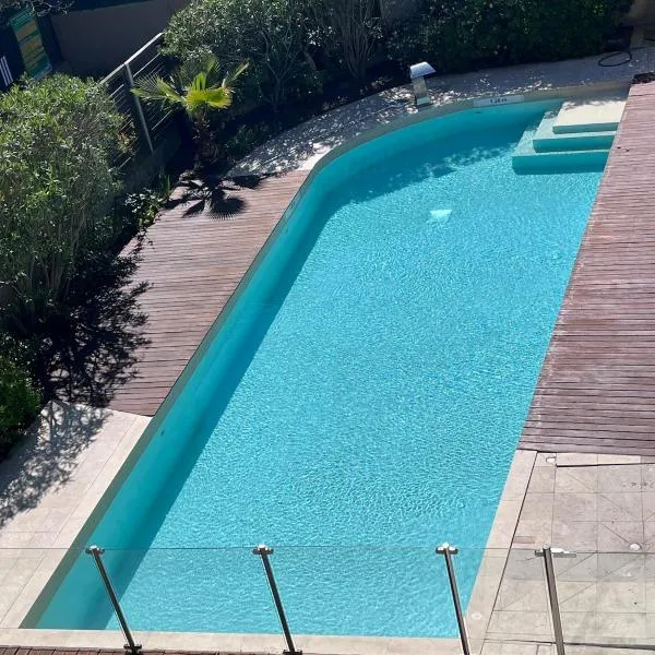 Studio David Plage avec piscine et parking: Marsilya'da bir otel