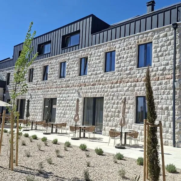 Hotel Dom, viešbutis mieste Studenci