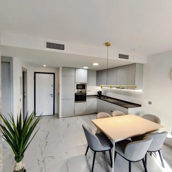 Eagle Tower by Luxury Apartment Benidorm, hotel in Benidorm