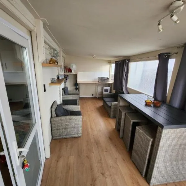Mobil-home Climatisé à 400m de la Plage - Camping Les Fontêtes, hotel a Hyères