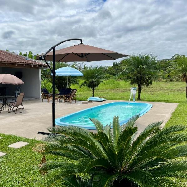 Chácara com piscina, lazer e muita natureza