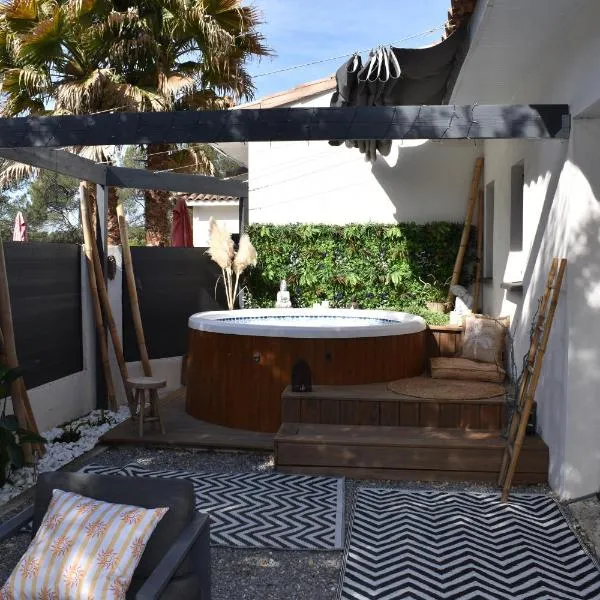 Céven' Ô Calme Gîte T2 avec jacuzzi privé, piscine et jardin, מלון בMassillargues-Attuech