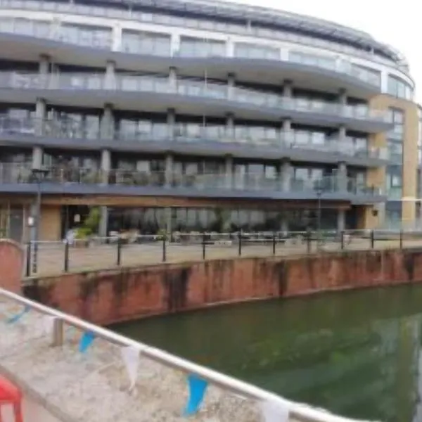 Super Luxe Penthouse, Central Maidenhead with parking, 2 nights minimum booking, close to Elizabeth line and Windsor、メイデンヘッドのホテル