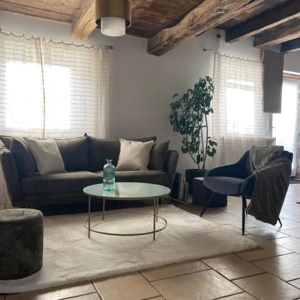 Maison de campagne 110m2, hotel Longeault városában