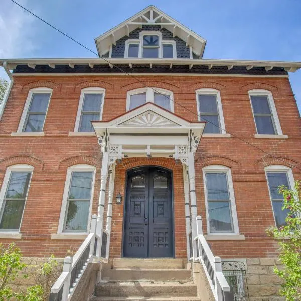 < 1 Mi to Downtown: Historic Dubuque Gem!، فندق في دوبوك