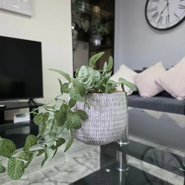 FM Homes & Apartments 3 Bedroom House Motherwell, Hotel in Motherwell