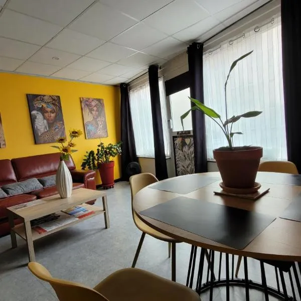 Le voyage en couleurs: Issoire şehrinde bir otel
