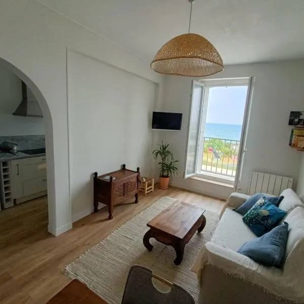 Chez Solange, appartement en front de mer, hotel in Luc-sur-Mer