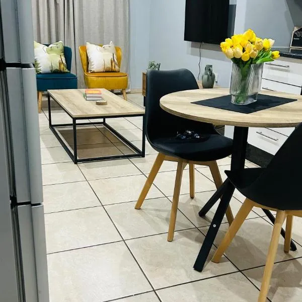Urban Living - Self Catering Apartment, hotel v mestu Palapye