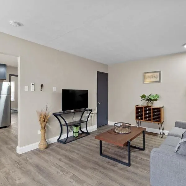 Pet-Friendly 1BR Apartment on Morganford, отель в Сент-Луисе