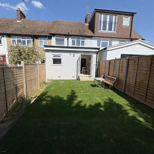 Modern 3 bedroom Home in Cobham Peaceful Location, hotel en Cobham