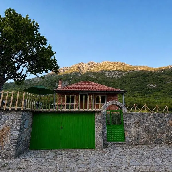 Villa Adi, hotel 