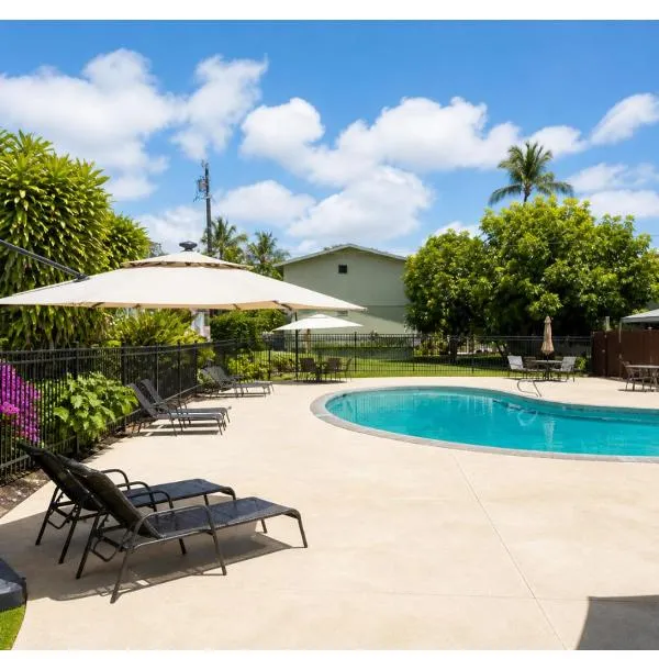 SHARE with working host, WiFi, AC, Pool, walk to Downtown, 15 min to airport - Friendly Cats in house, ξενοδοχείο σε Kailua-Kona
