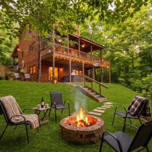 Blue Ridge Cabin in the Woods With Hot Tub, готель у місті Блу-Ридж