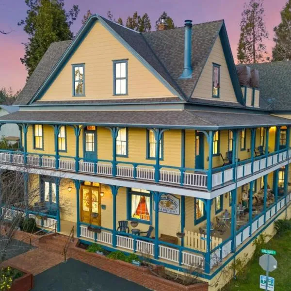 American River Inn، فندق في Georgetown