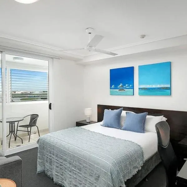 'Seaside Azul' A Central Studio with Rooftop Pool, Hotel in Cairns