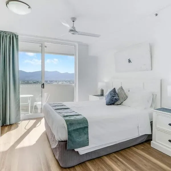 Cairns Central Getaway - A Sleek City Studio, Hotel in Cairns