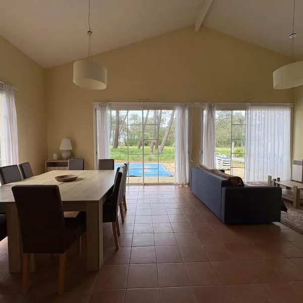 Maison avec vue Golf 8 pers avec Piscine, hotel v destinácii Gujan-Mestras