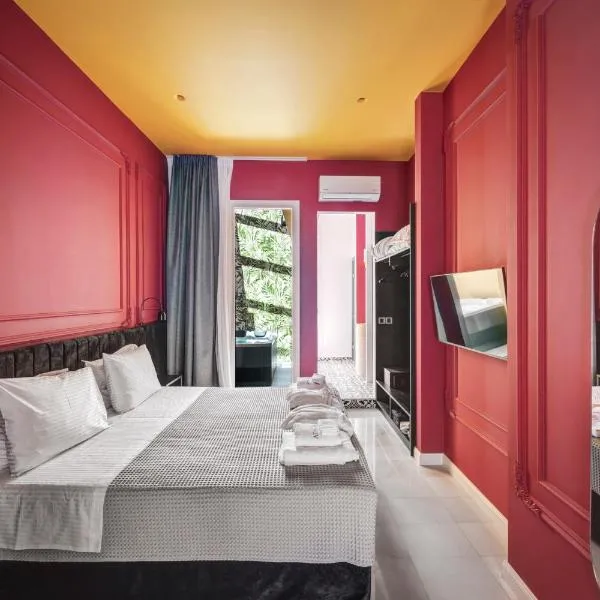 ATELIER5 Suites: Ermoupoli şehrinde bir otel