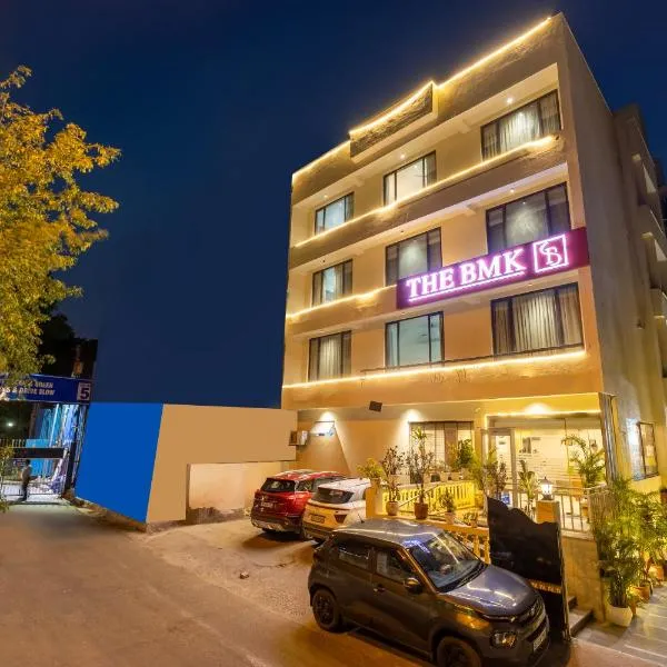 नई दिल्ली में, होटल Foxoso The BMK Hotel
