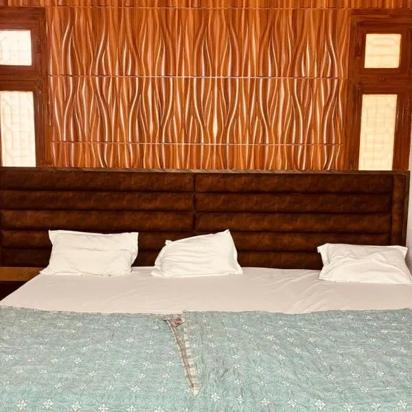 Mathura में, होटल Hotel Radha Madhavam