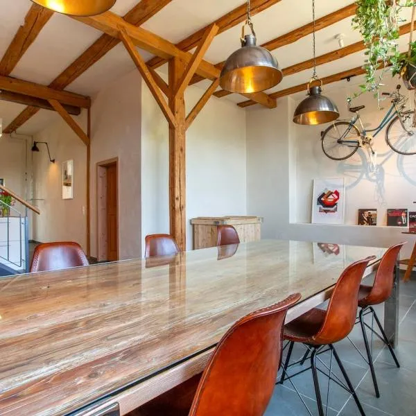 Richterswil에 위치한 호텔 Designer Industrial Loft on Lake Zurich