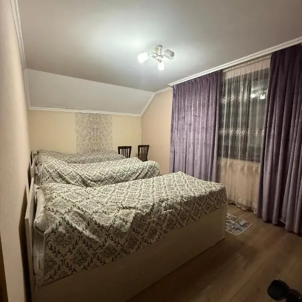 Mama Nuris guest house, hotel a Karakol