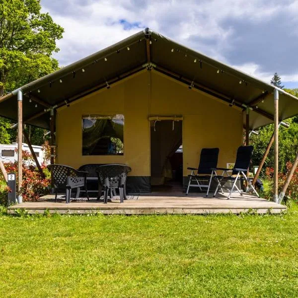 Safaritent bij speeltuin voor gezinnen op groen rustig park op de Veluwe โรงแรมในเอเปอ