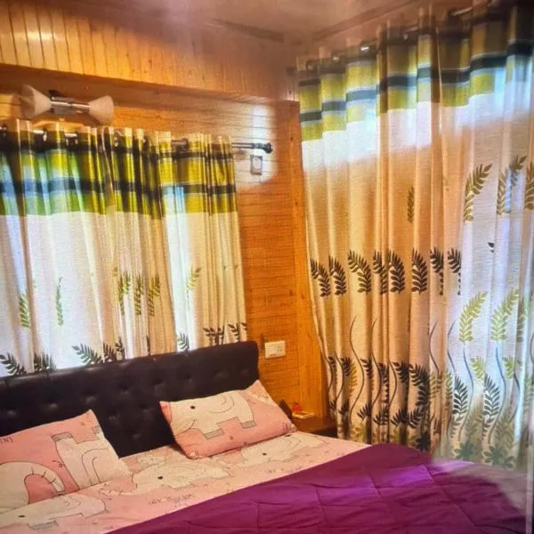 Jakhu heights B&B, hotel u gradu Šimla