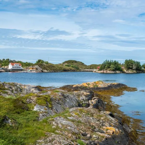 Lysø naturcamping og rorbuer – hotel w mieście Averoy