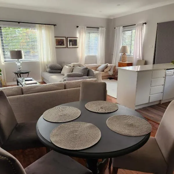 Bowral Central Garden Apartment, хотел в Боурал