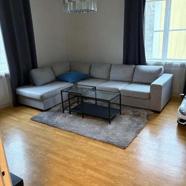 Two rooms and kitchen in central Uddevalla, hotel u gradu 'Uddevalla'