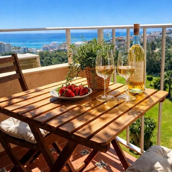 Benalmadena Sea and Mountain view apartment, hotel din Benalmádena