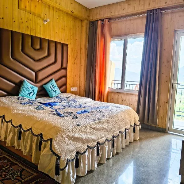 Oak sunlight restaurant & luxury homestay Mussoorie #guest preferred, hotel a Mussoorie