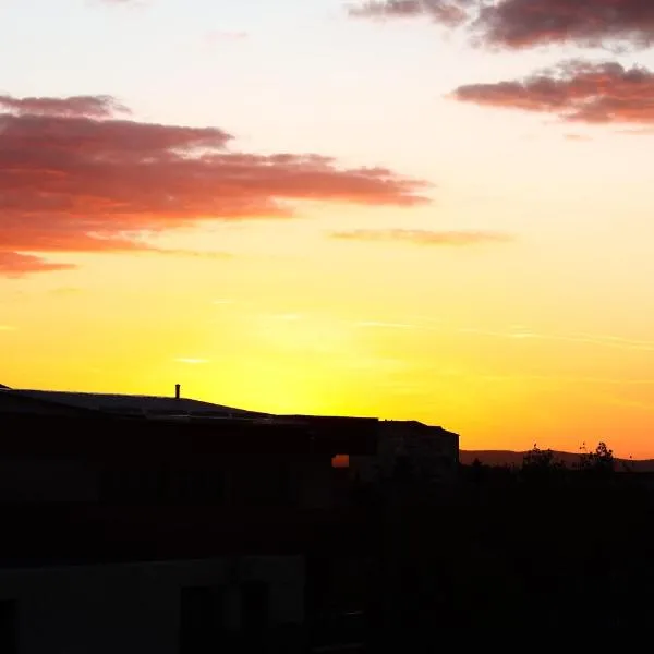 FLH - Sunset Horizon near Shopping City with parking, khách sạn ở Şelimbăr