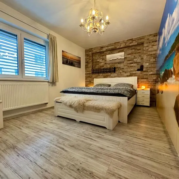 Apartmán s garáží a balkónem: Plzeň şehrinde bir otel
