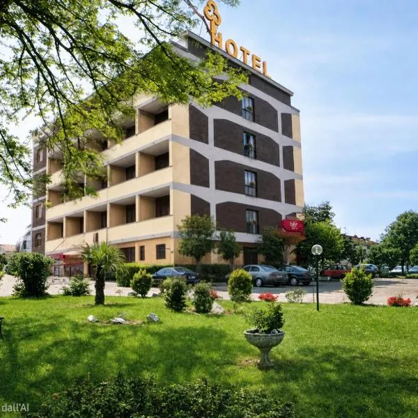 Hotel Europa Milano, хотел в Rosate