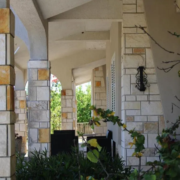 Villa Pierino, hotell i Carmiano