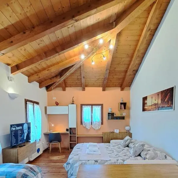open space apt - comodo a Venezia, khách sạn ở Treviso