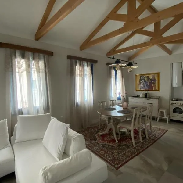 Hercules Historic Apartments, hotel a Calcide