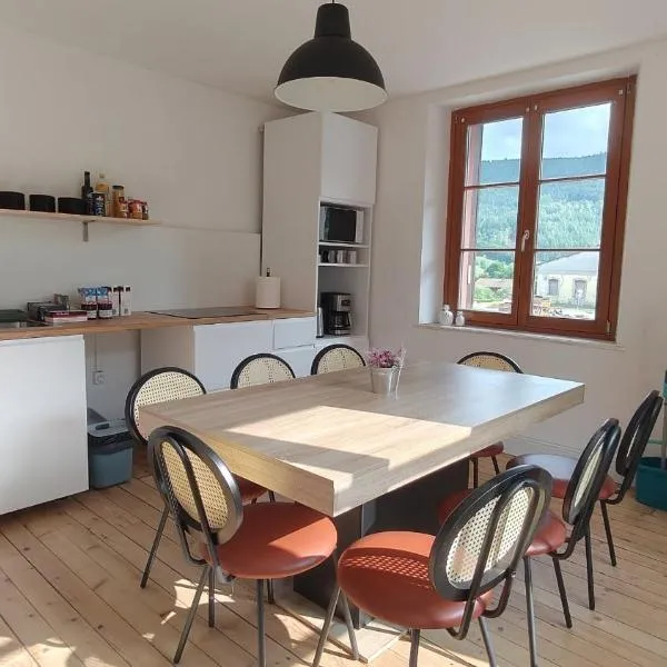 Appartement rénové vue montagne à Bussang centre, hotel sa Bussang