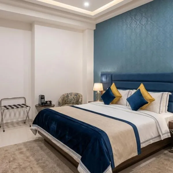 Hotel Banana Tree & Banquets 5 Min From Anand Vihar Bus Terminal and Vaishali Metro Station, hotel in Ghaziabad