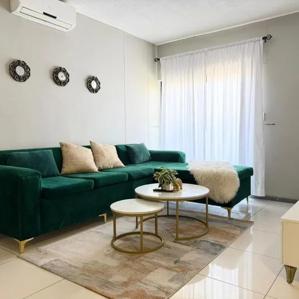 Emy KJG CBD Balcony Aircon 2 Bedroom Merensky Towers, hotel in Windhoek