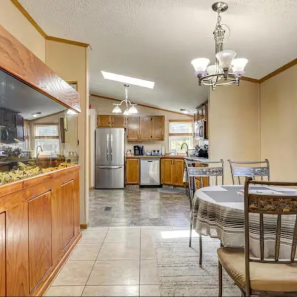 Private Pet Friendly Home Near Exotic Deer Farm Close to Pigeon Forge, Gatlinburg TN, khách sạn ở Sevierville