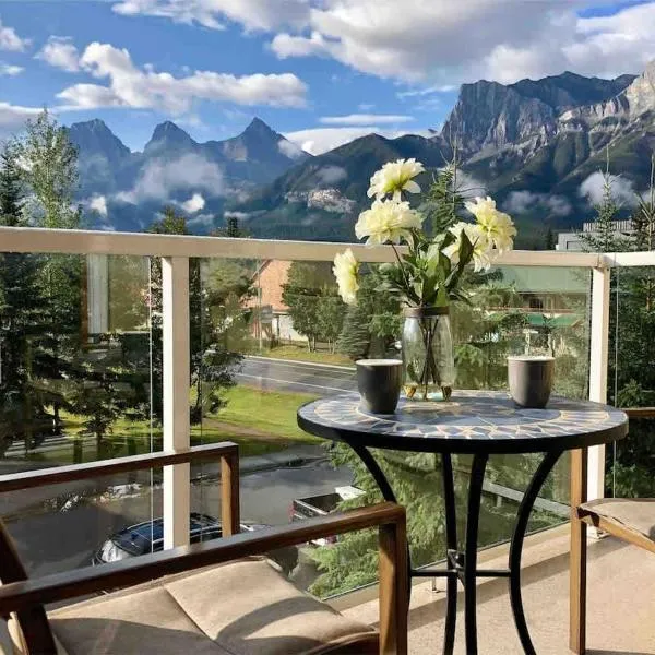 Parkland301 Sunlit 2,000 ft² Penthouse with Mtn View, hotel em Canmore