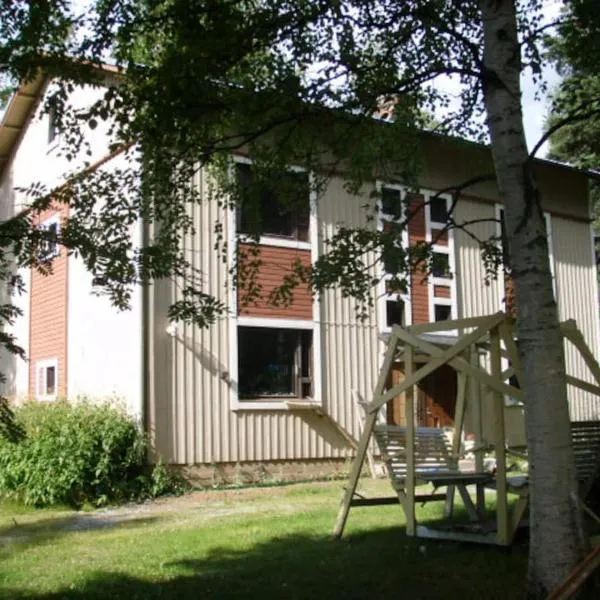 Kaksio takalla ja saunalla 7 km Tuurista 4 h, hotell i Alavo