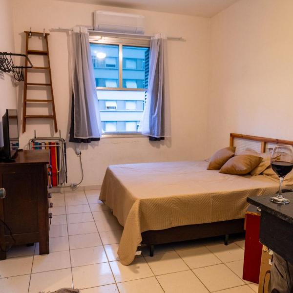Apto na orla cama Queen ar novo com vaga - Foto 2